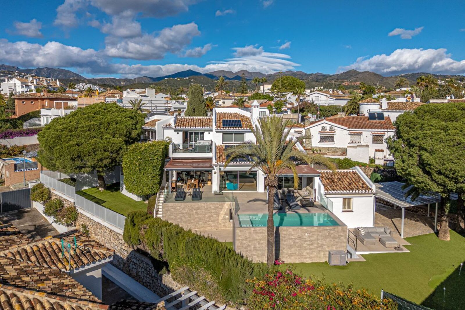Frittliggende villa til salgs i Las Chapas, Bilde 2
