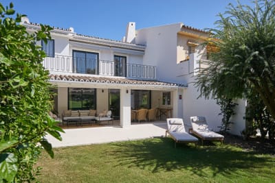 Rekkehus til salgs i Nueva Andalucía