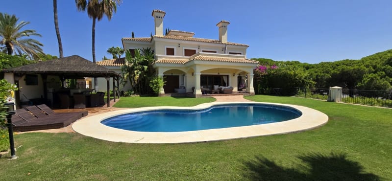 Villa til salgs i Calahonda