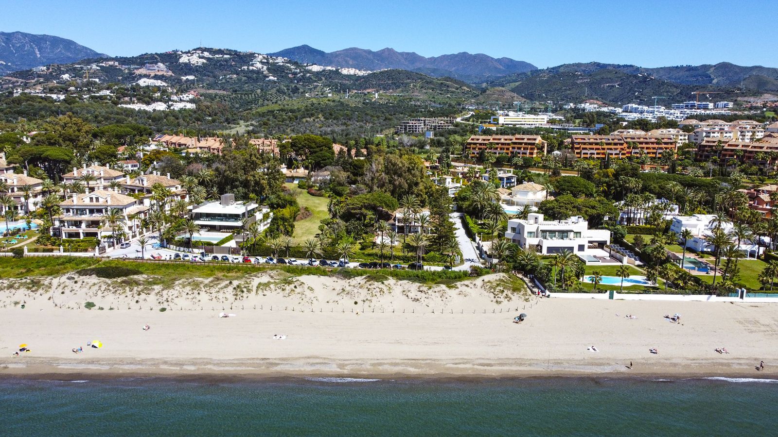 Frittliggende villa til salgs i Los Monteros, Bilde 3
