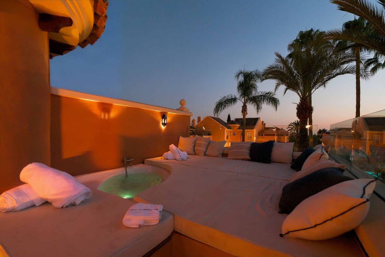 Toppleilighet over to plan til salgs i Nueva Andalucía, Bilde 3