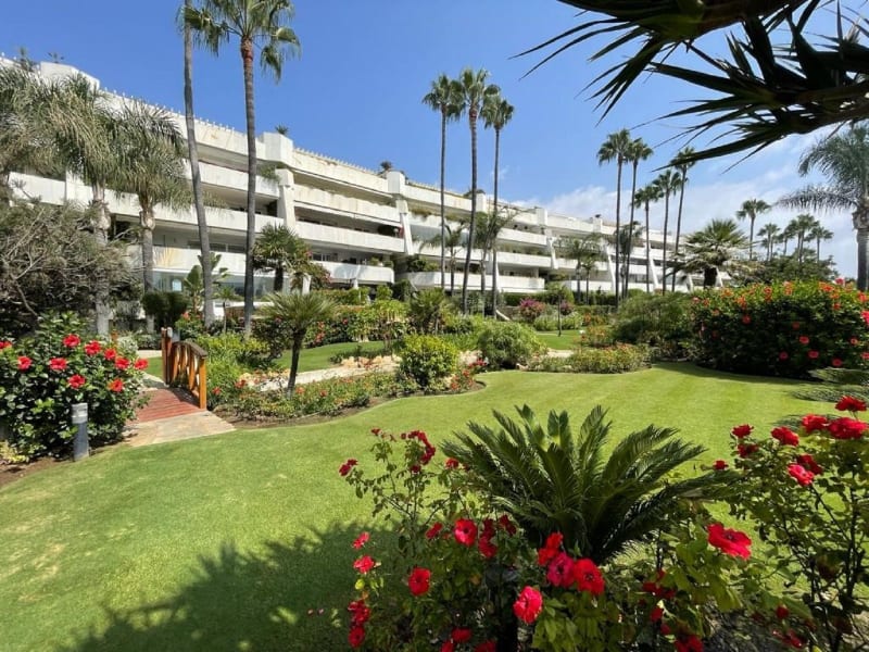 Leilighet midt i bygget til salgs i Puerto Banús