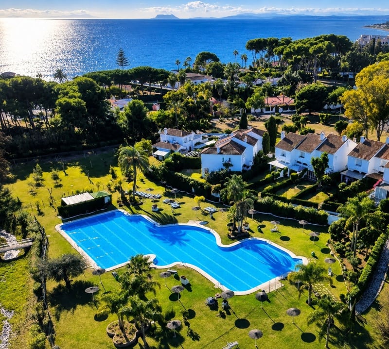 Frittliggende villa til salgs i New Golden Mile, Estepona