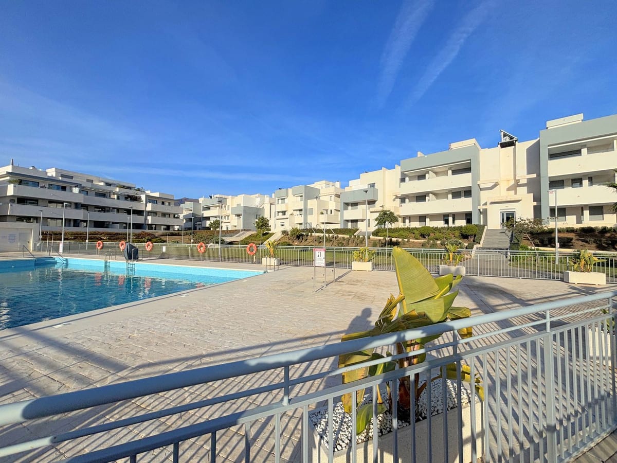Takleilighet til salgs i Estepona, Bilde 2
