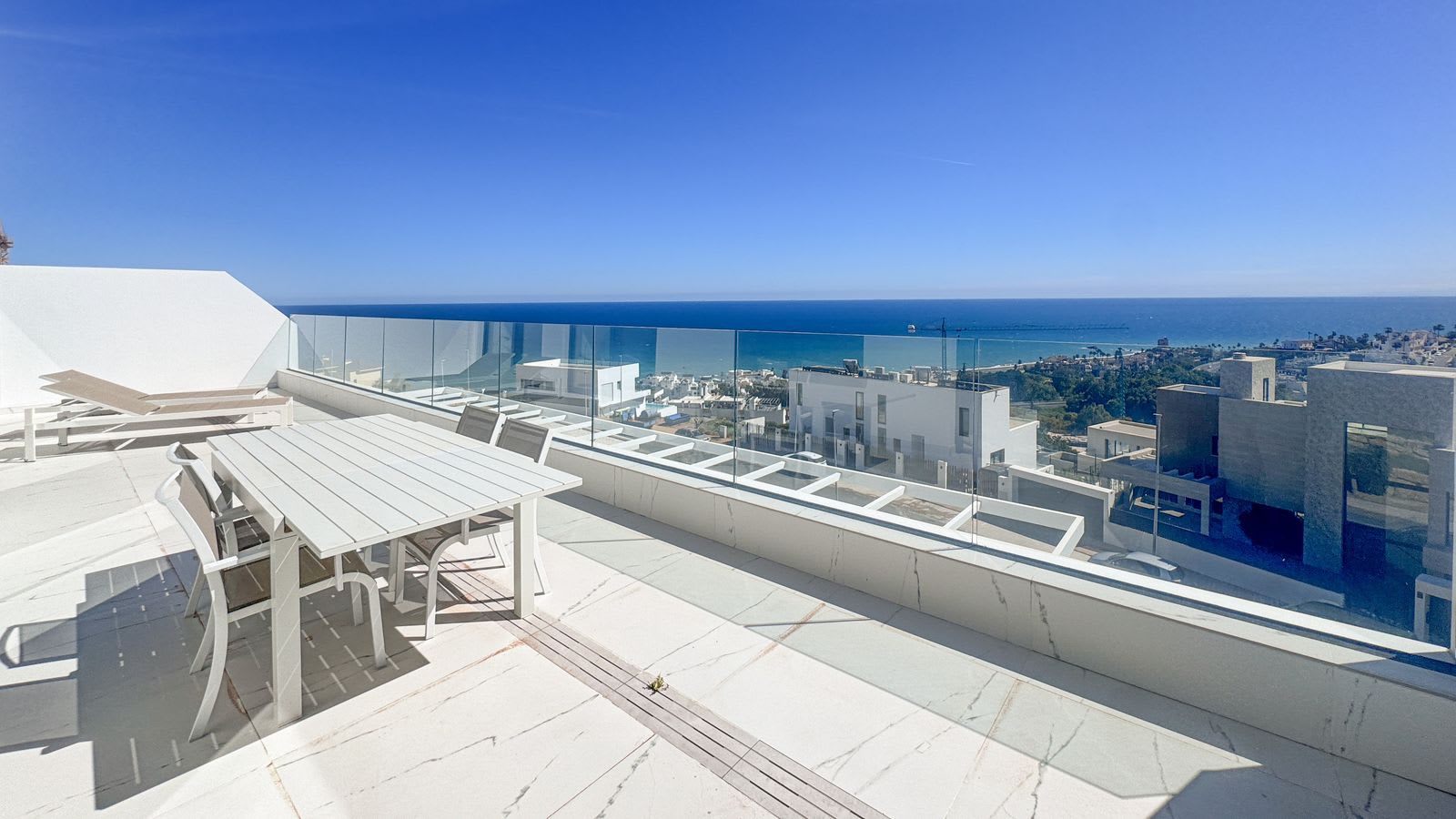 Penthouse til salgs i Casares Playa, Bilde 3