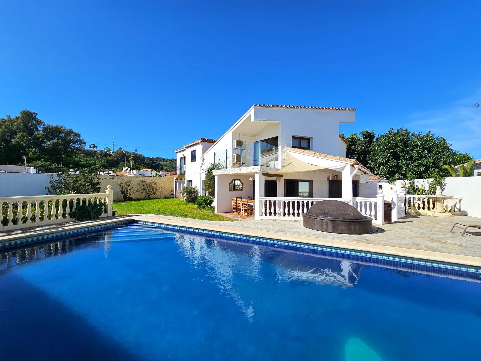 Villa til salgs i Estepona, Bilde 2