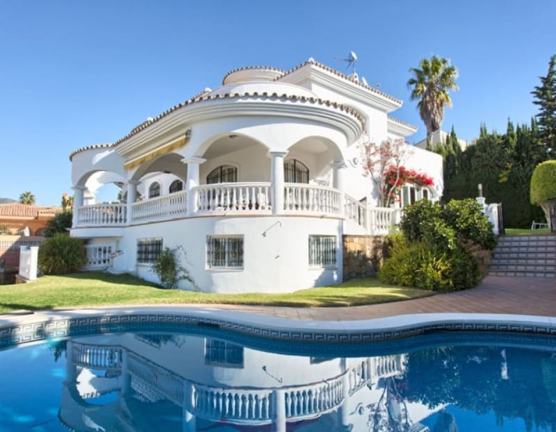 Frittliggende villa til salgs i Torrequebrada