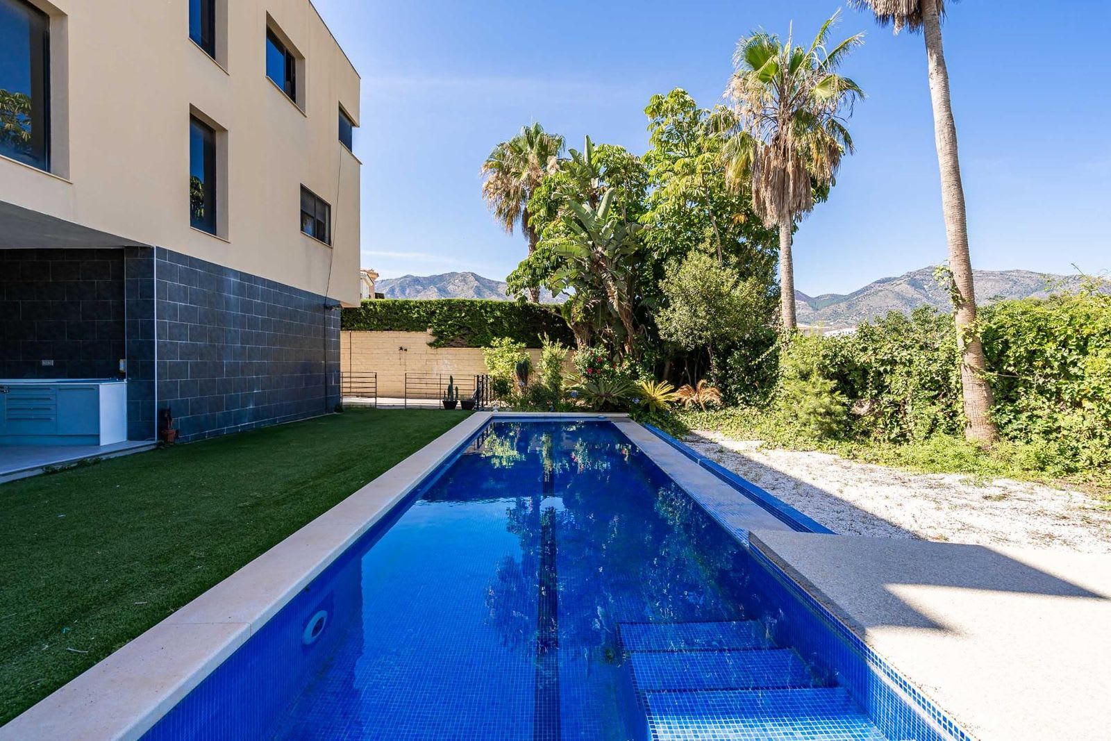 Frittliggende villa til salgs i Mijas Costa, Bilde 2