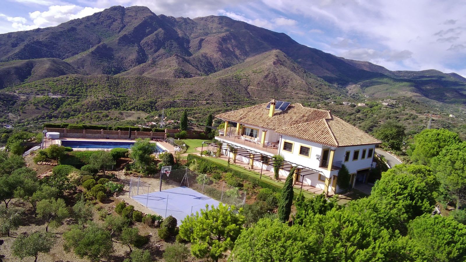 Villa til salgs i Estepona, Bilde 2