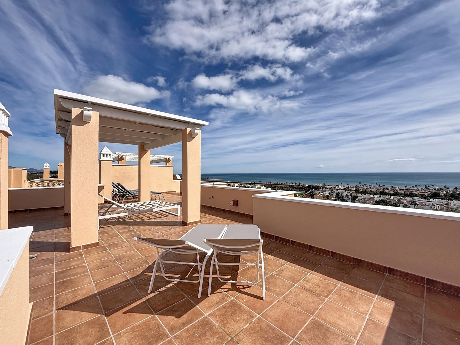 Penthouse til salgs i Doña Julia, Bilde 2