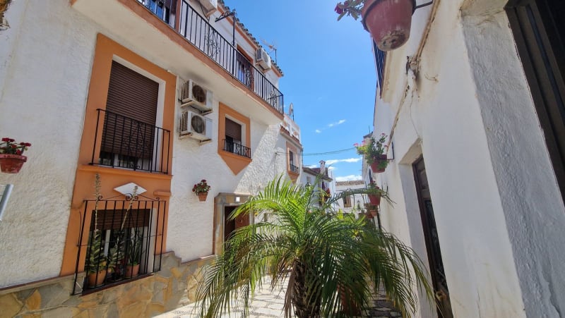 Rekkehus med 4 soverom til salgs i Estepona