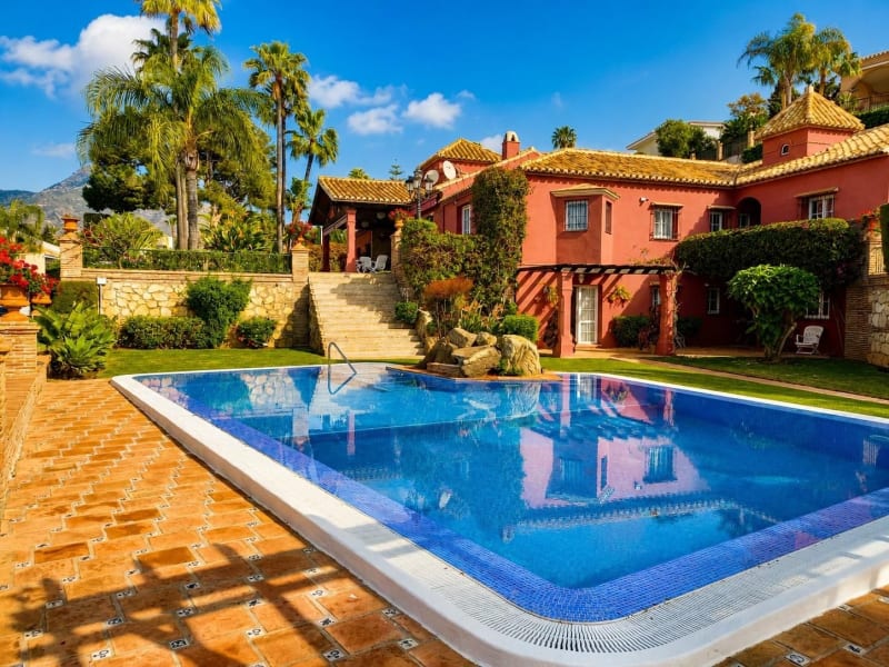 Frittliggende villa til salgs i Torrequebrada, Benalmádena