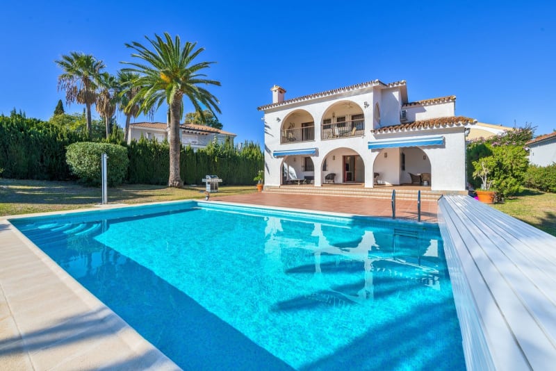Frittliggende villa til salgs i Atalaya