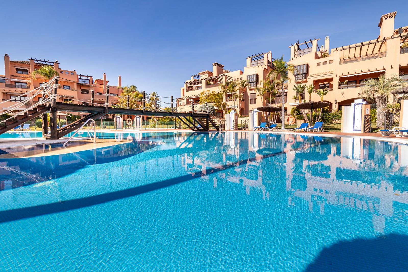 Leilighet midt i bygget til salgs i Hacienda del Sol, Bilde 2