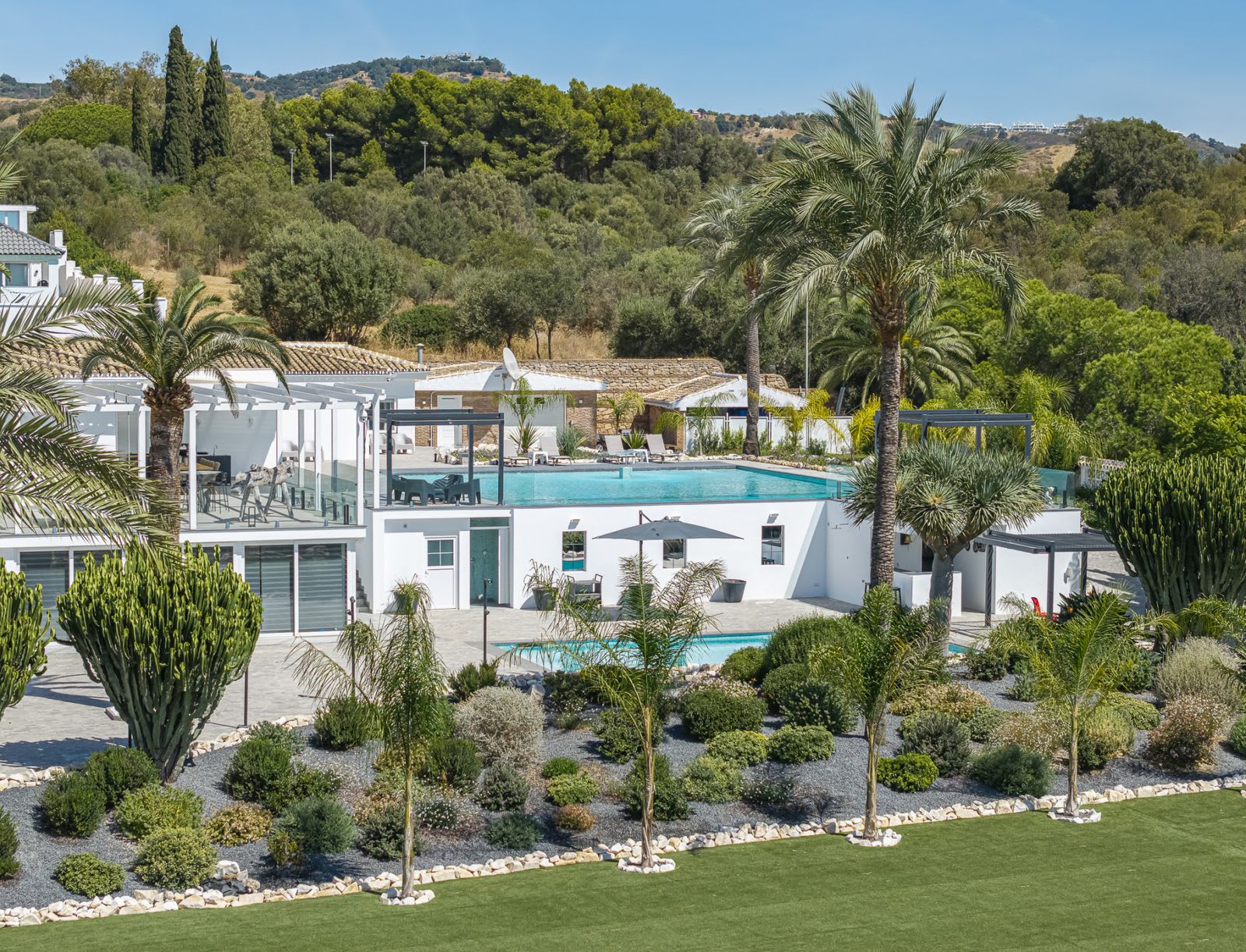 Frittliggende villa til salgs i Elviria, Marbella, Bilde 2
