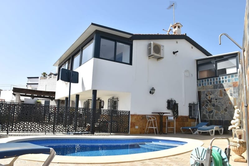 Frittliggende villa til salgs i Nerja