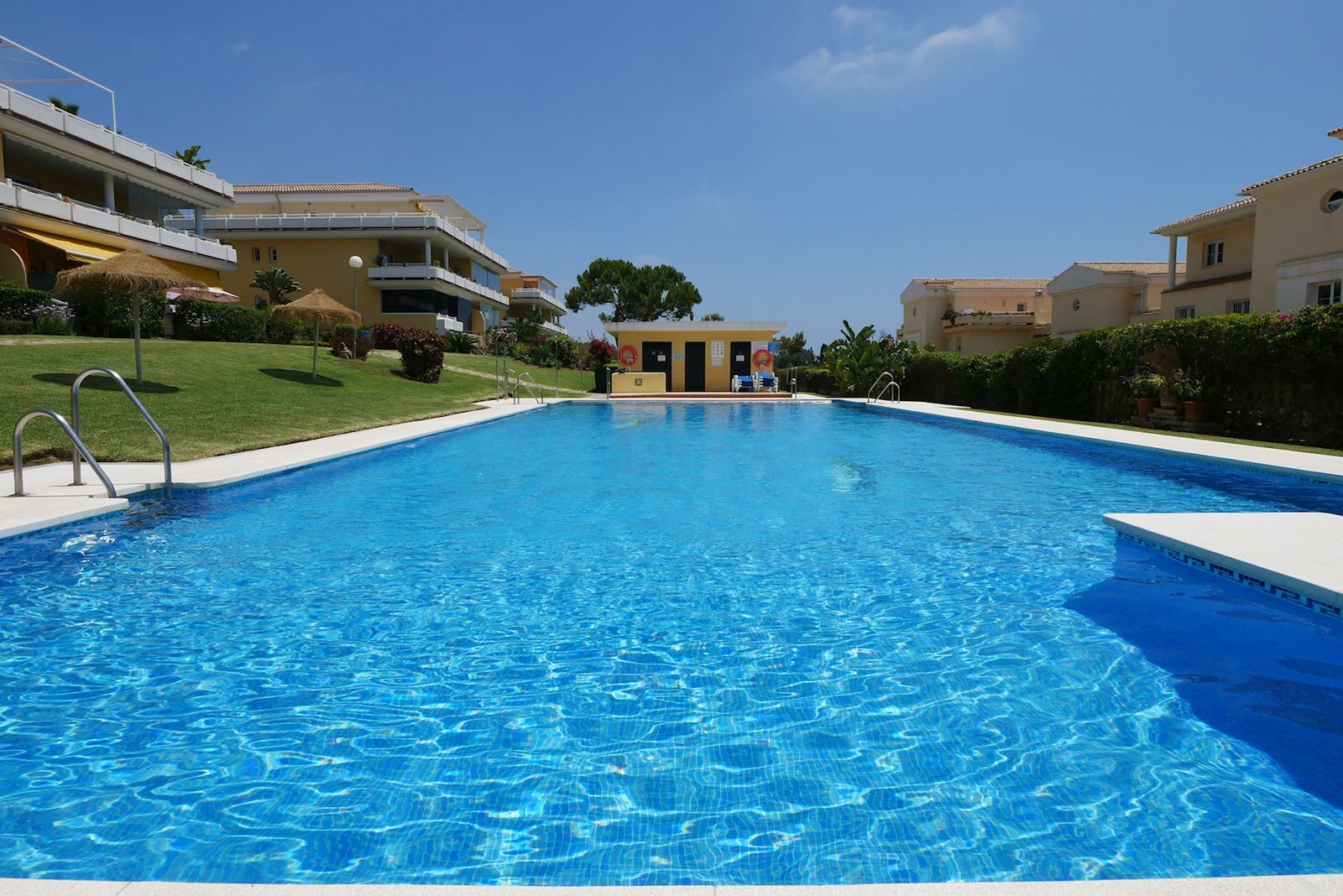 Leilighet på bakkeplan til salgs i Cabopino, Marbella, Bilde 2