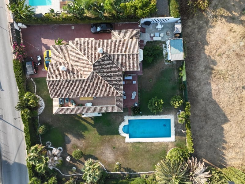 Frittliggende villa til salgs i Guadalmina Alta