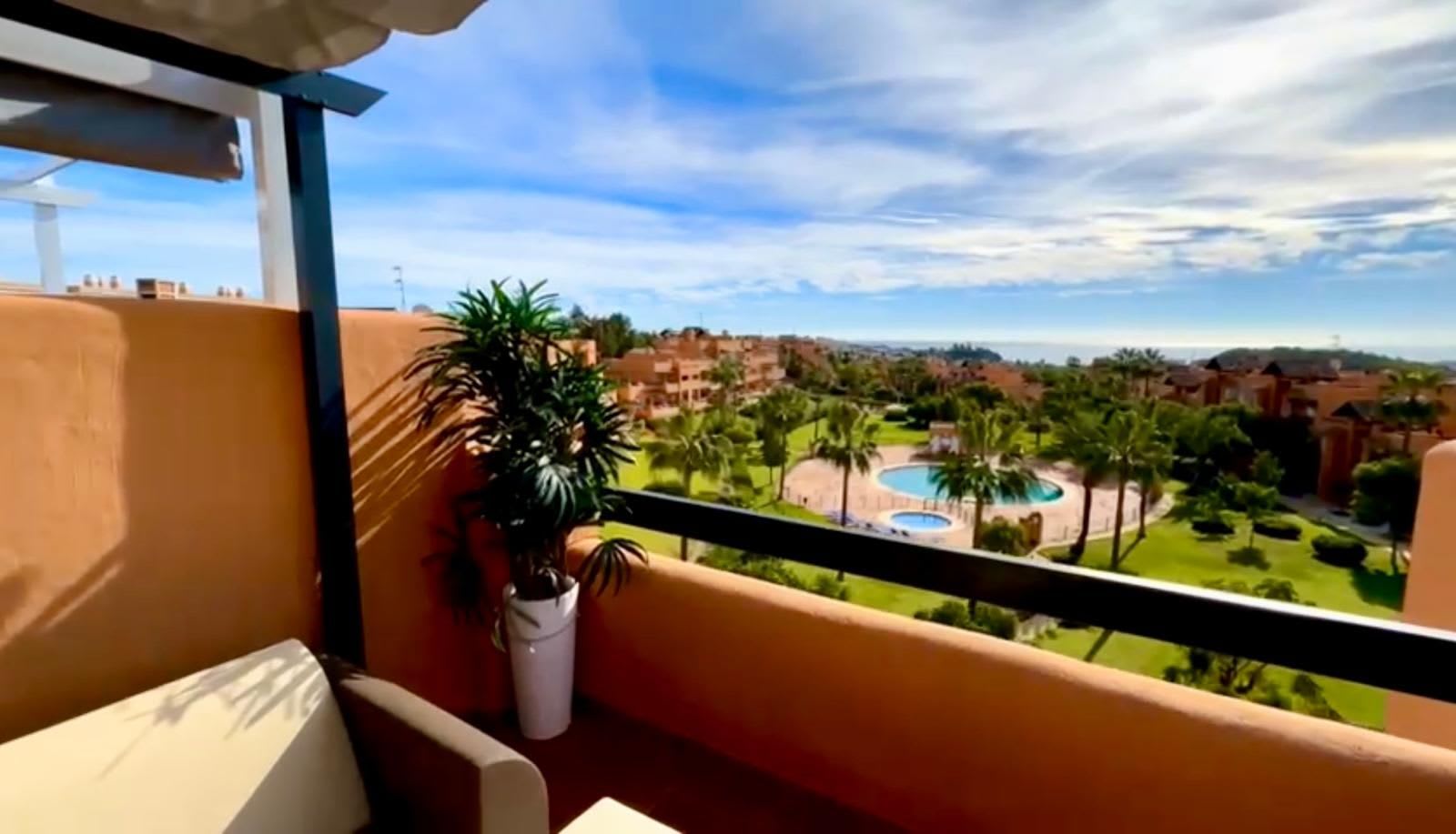 Toppleilighet over to plan til salgs i Casares Playa, Bilde 2