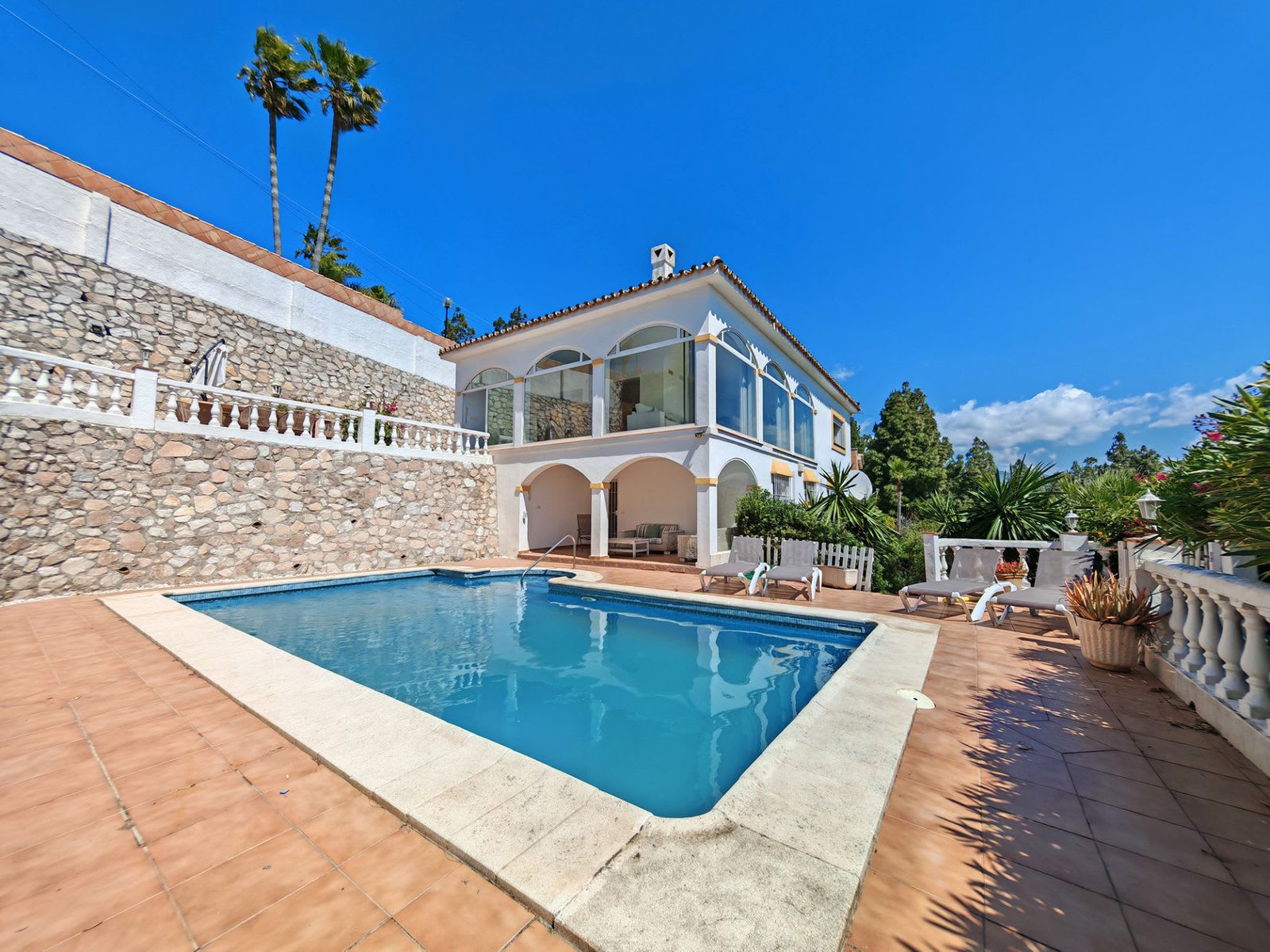 Frittliggende villa til salgs i El Chaparral, Bilde 2