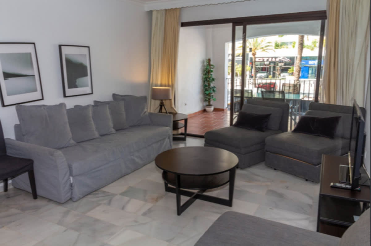 Leilighet midt i bygget til salgs i Puerto Banús, Bilde 3