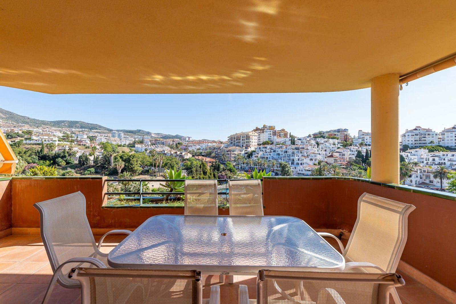Leilighet midt i bygget til salgs i Benalmadena Costa, Bilde 2