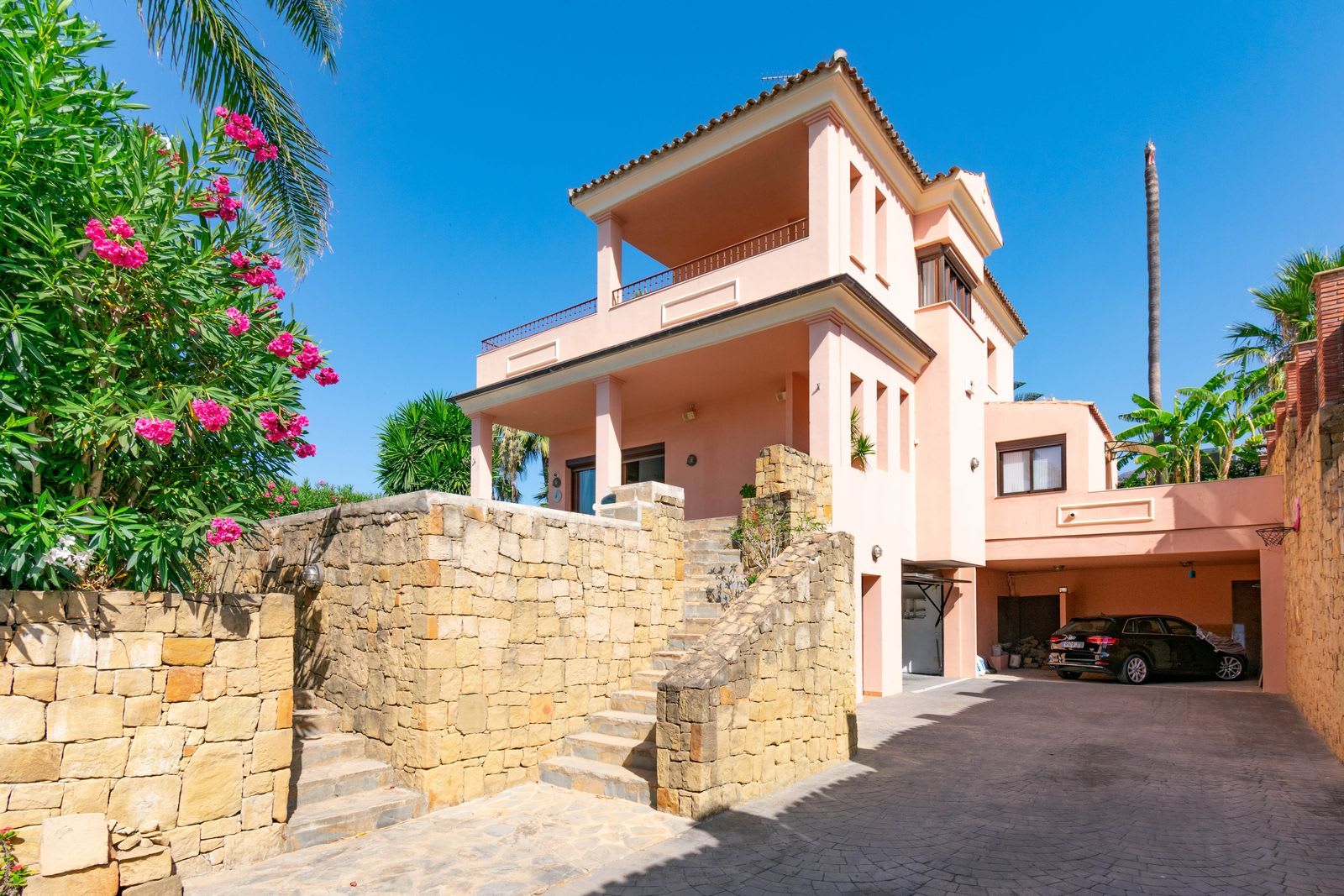 Frittliggende villa til salgs i Seghers, Estepona, Bilde 3