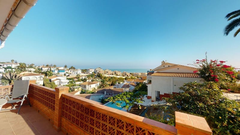 Frittliggende villa til salgs i Caleta de Vélez