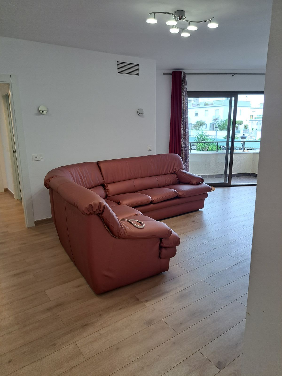 Leilighet midt i bygget til salgs i Estepona, Bilde 3