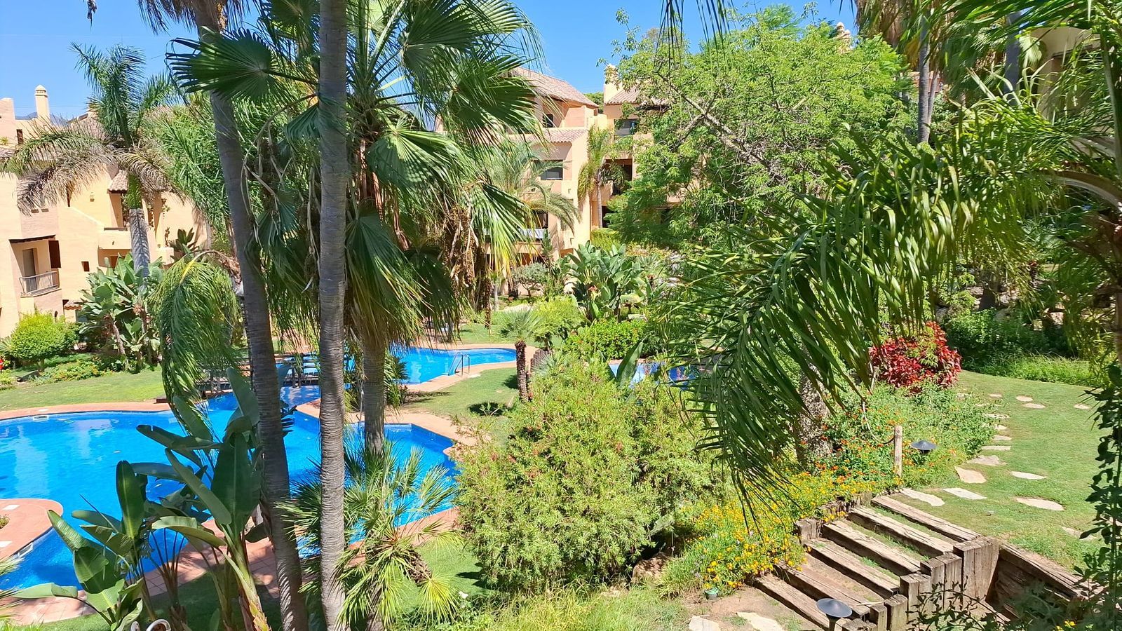 Leilighet midt i bygget til salgs i El Paraiso, Bilde 2
