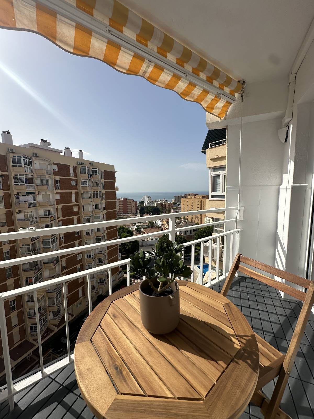 Leilighet midt i bygget til salgs i Benalmadena Costa, Bilde 2