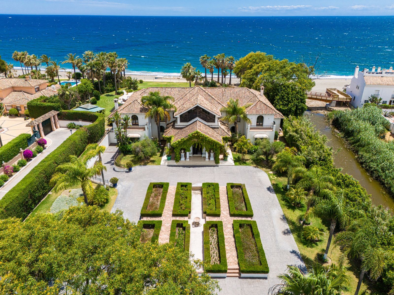 Villa til salgs i Estepona, Bilde 2