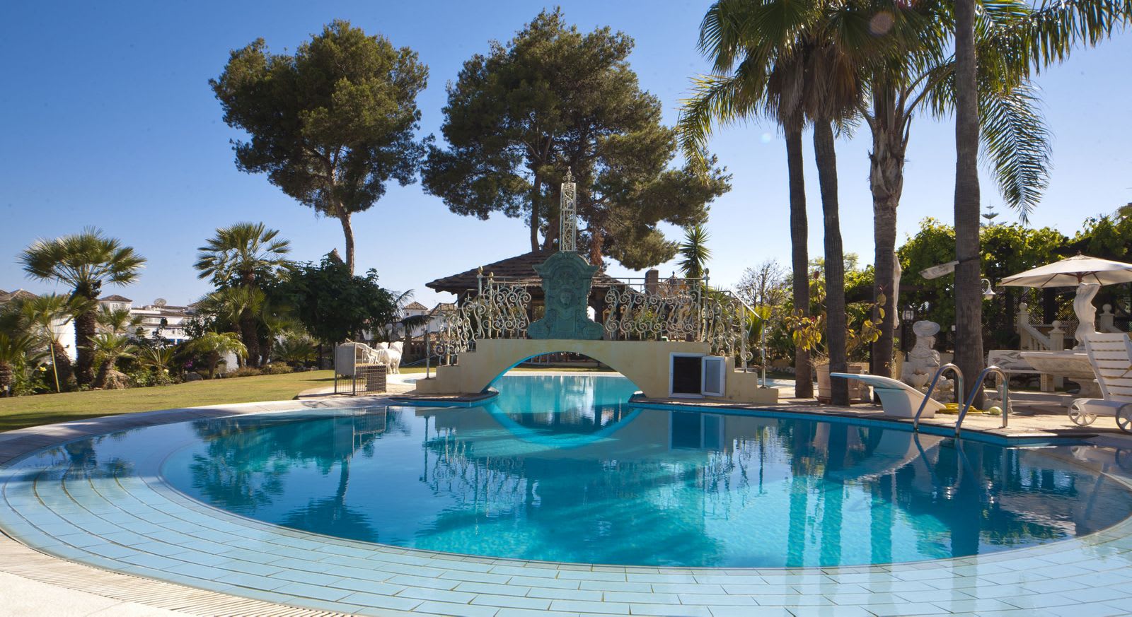 Frittliggende villa til salgs i Nueva Andalucía, Bilde 3