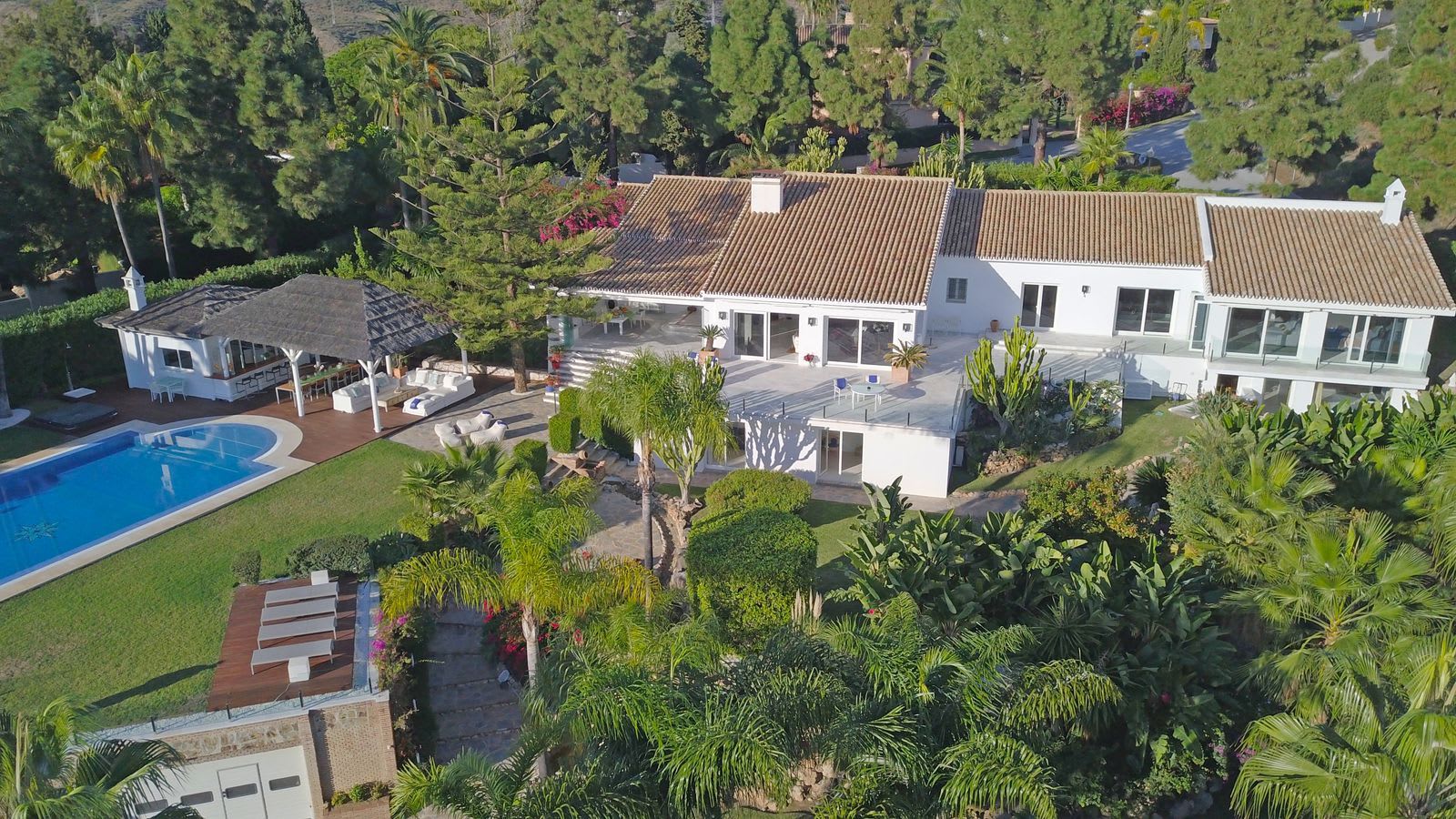 Frittliggende villa til salgs i Hacienda Las Chapas, Bilde 2