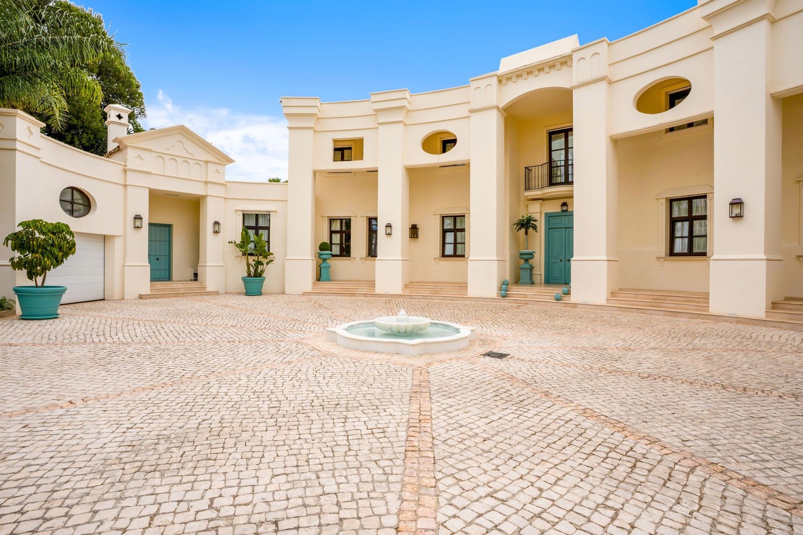 Frittliggende villa til salgs i Guadalmina Baja, Bilde 3