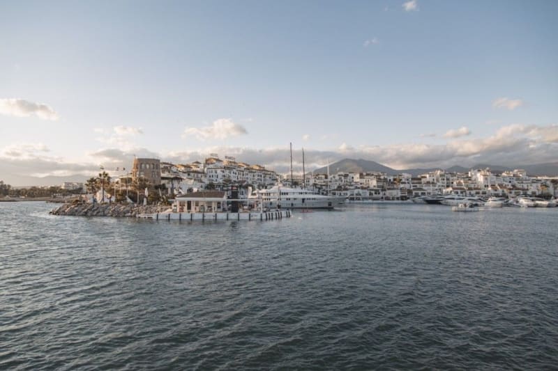 Leilighet midt i bygget til salgs i Puerto Banús