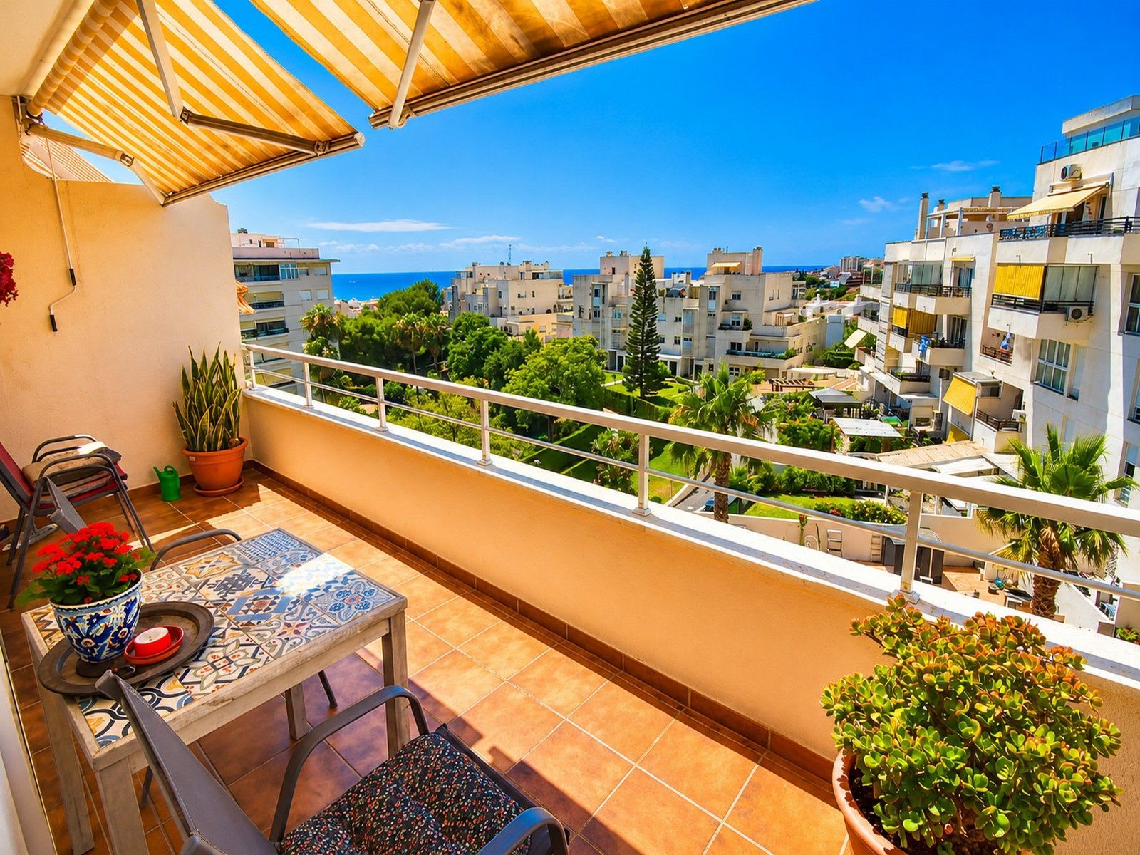 Toppleilighet over to plan til salgs i Benalmadena Costa, Bilde 3