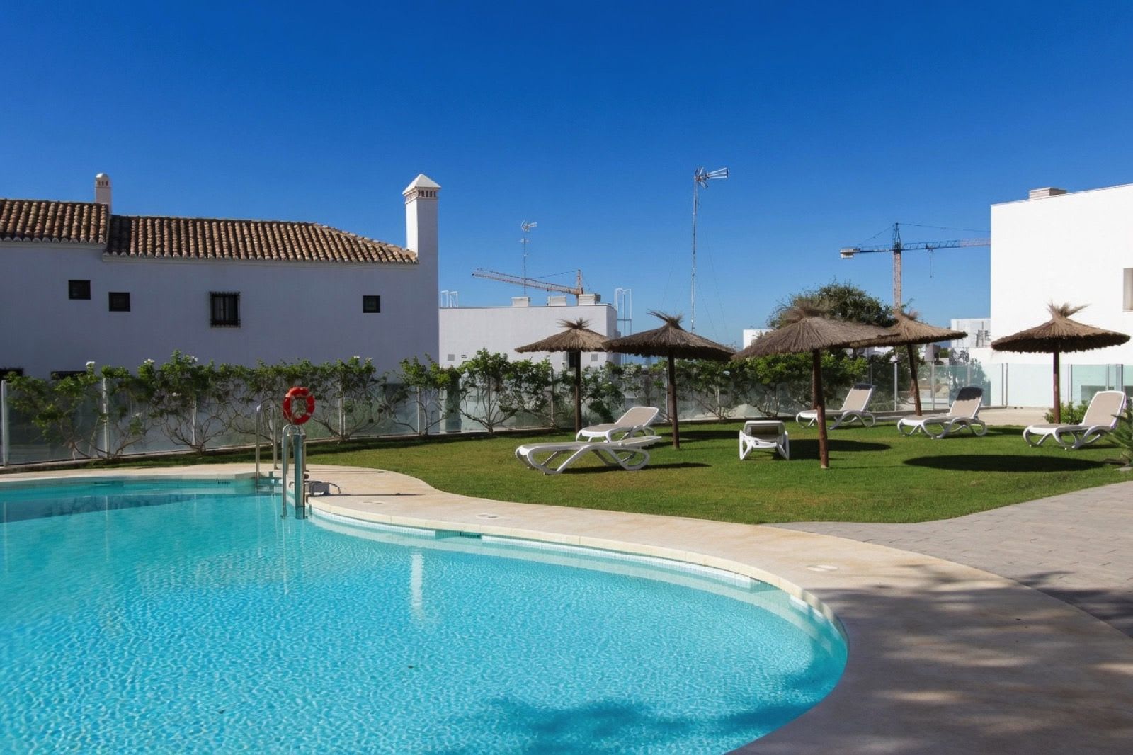 Toppleilighet over to plan til salgs i Altos de los Monteros, Marbella, Bilde 3