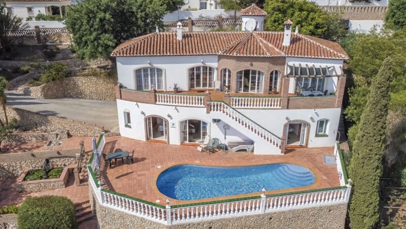 Frittliggende villa til salgs i Nerja