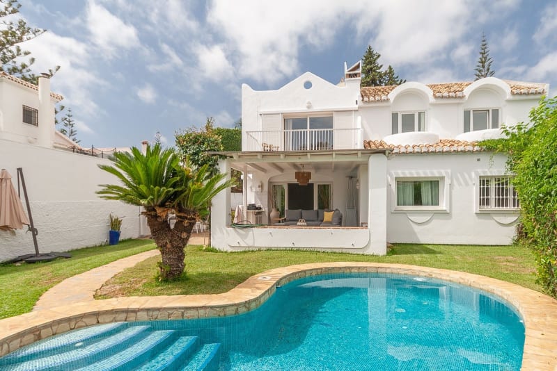 Frittliggende villa til salgs i Elviria, Marbella