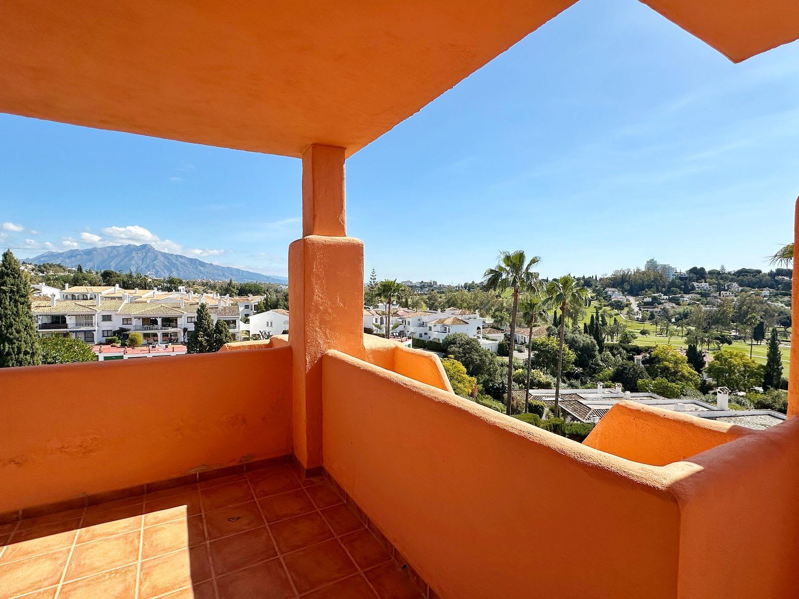 Duplex-penthouse til salgs i El Paraiso, Bilde 2