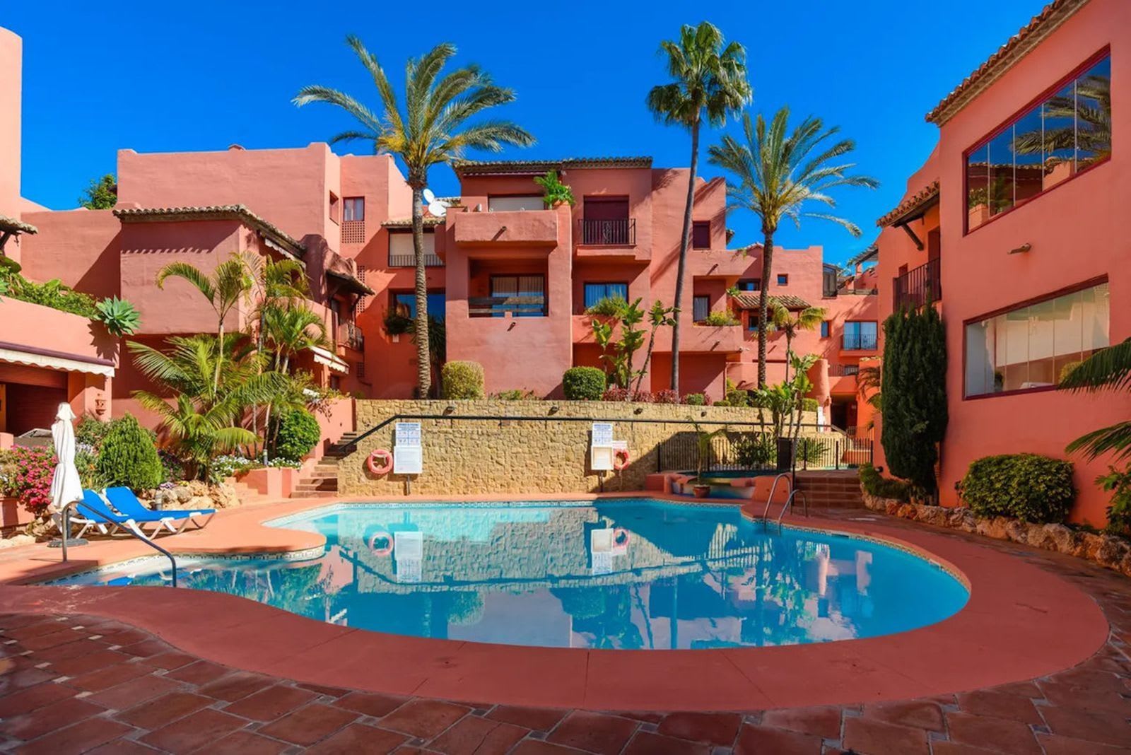Leilighet midt i bygget til salgs i Elviria, Bilde 3