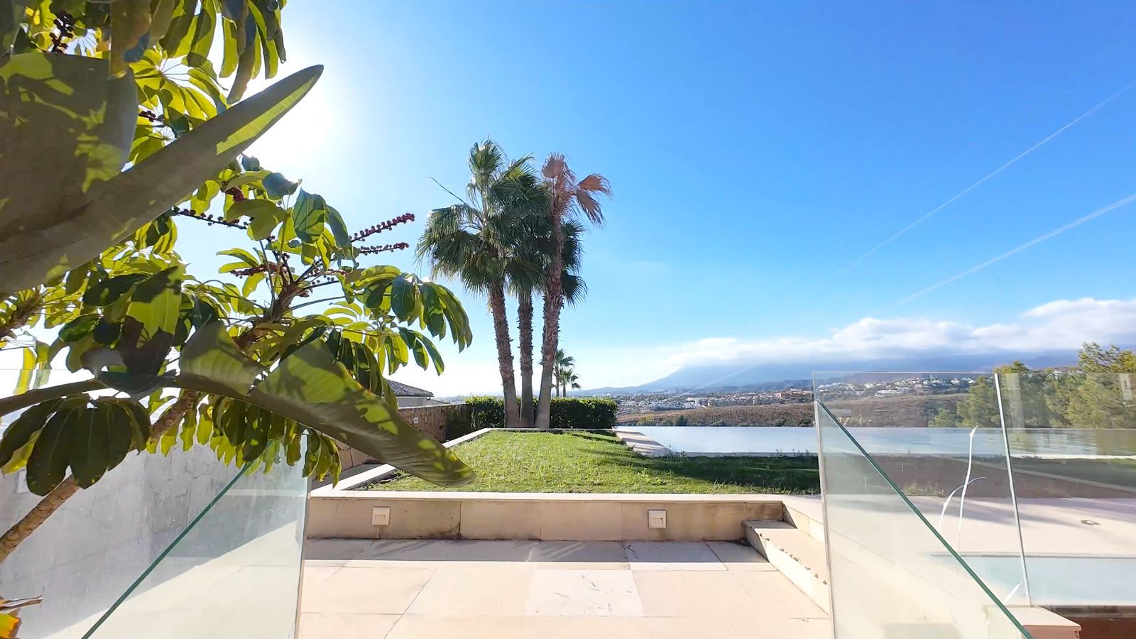 Frittliggende villa til salgs i El Paraiso, Bilde 2