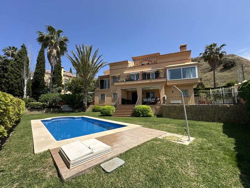 Frittliggende villa til salgs i Málaga Este