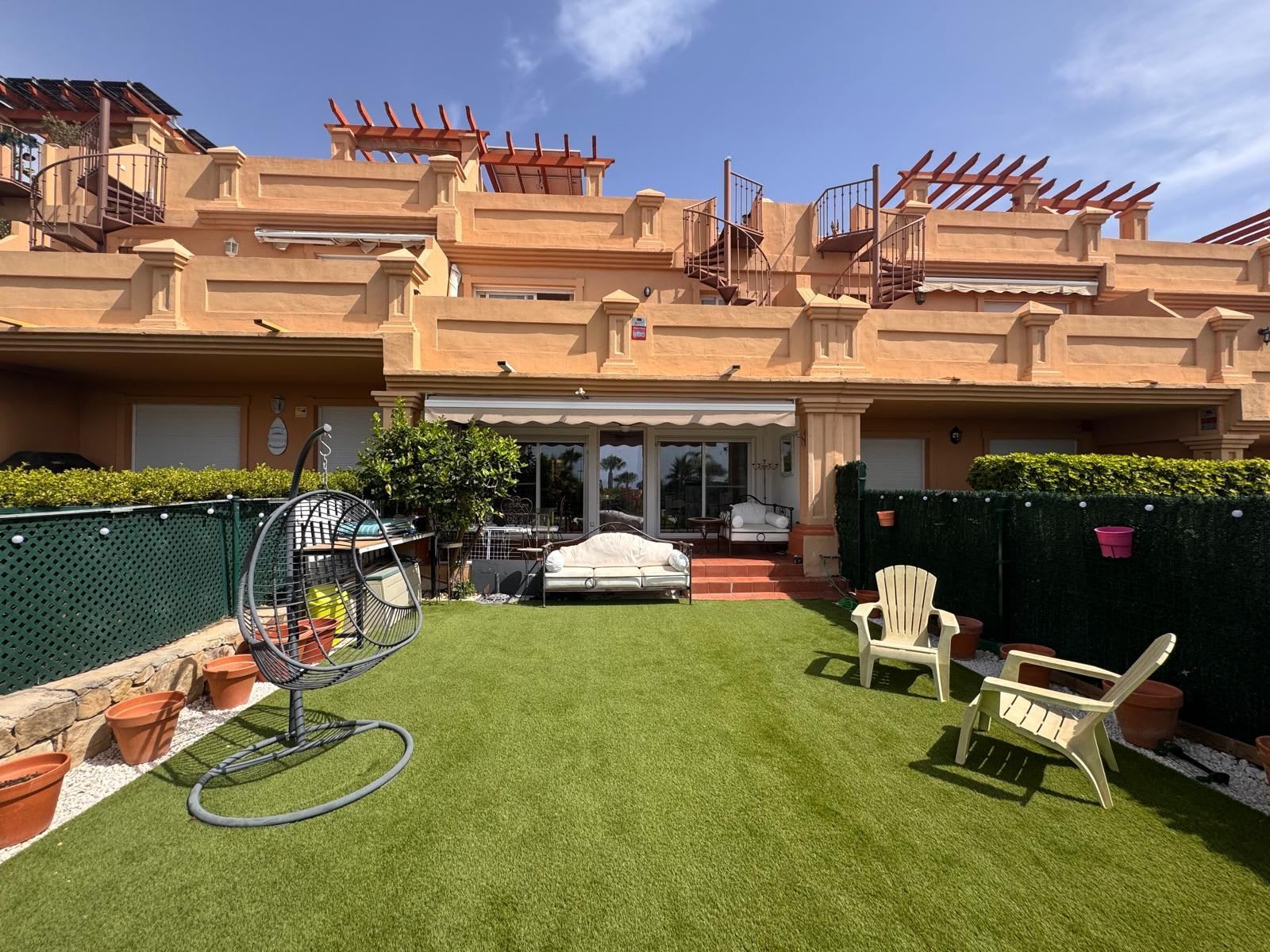 Rekkehus med 3 soverom til salgs i Estepona, Bilde 3