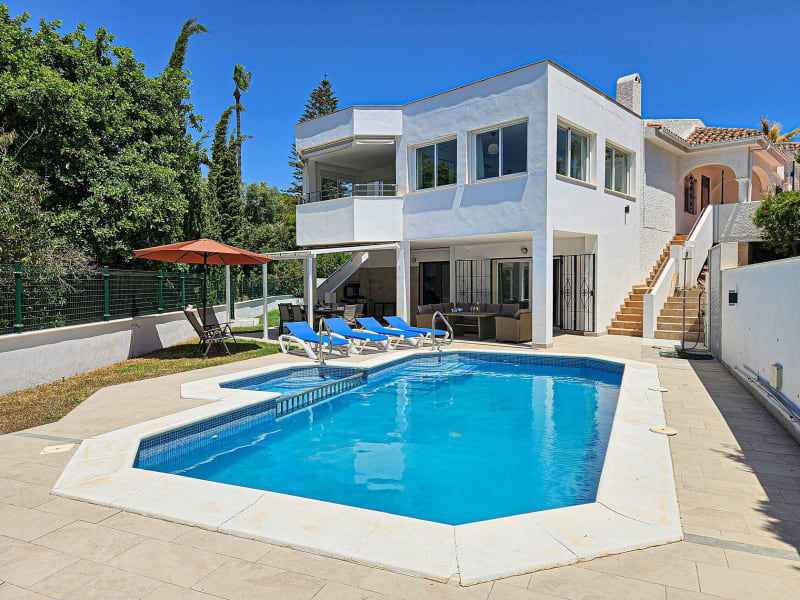 Frittliggende villa til salgs i Riviera del Sol