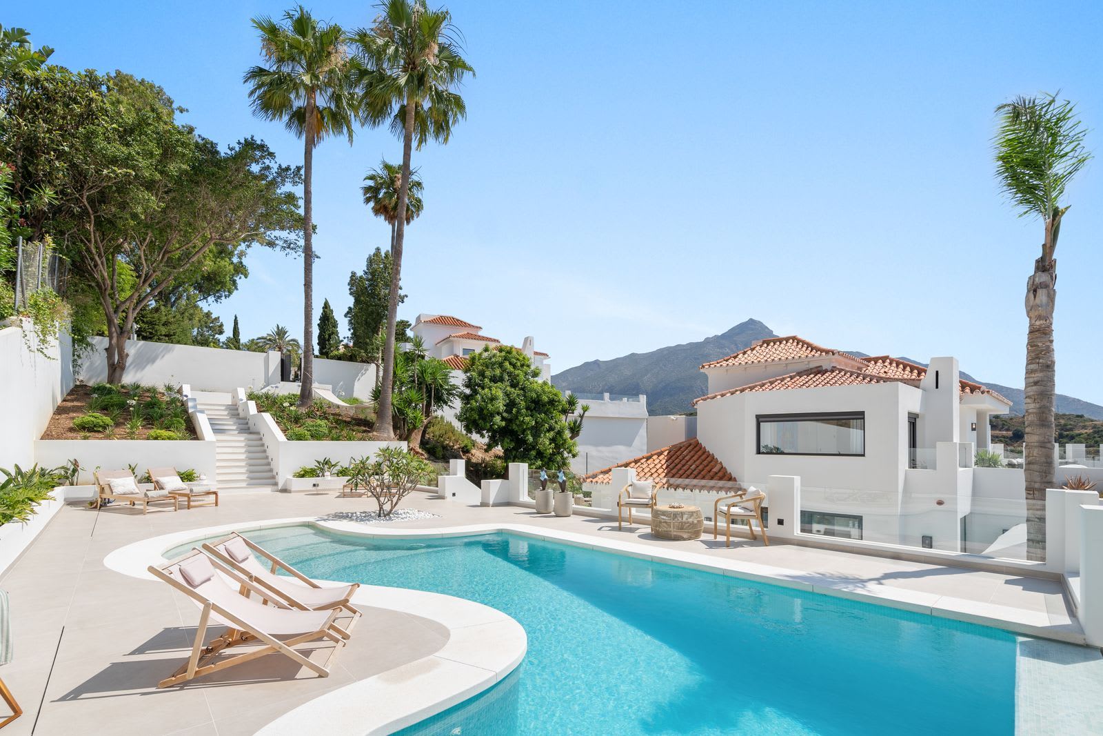 Frittliggende villa til salgs i Nueva Andalucía, Bilde 2