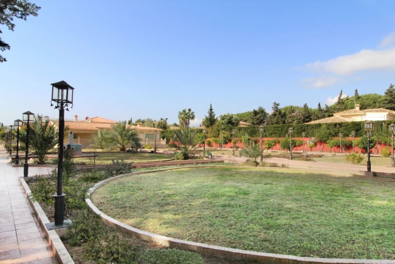 Frittliggende villa til salgs i Guadalmina Baja