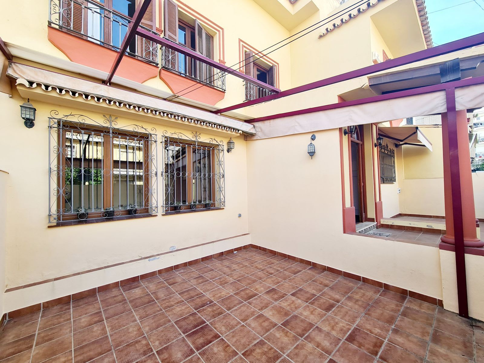 Halvpart av tomannsbolig til salgs i El Pueblo Lopez, Fuengirola, Bilde 2