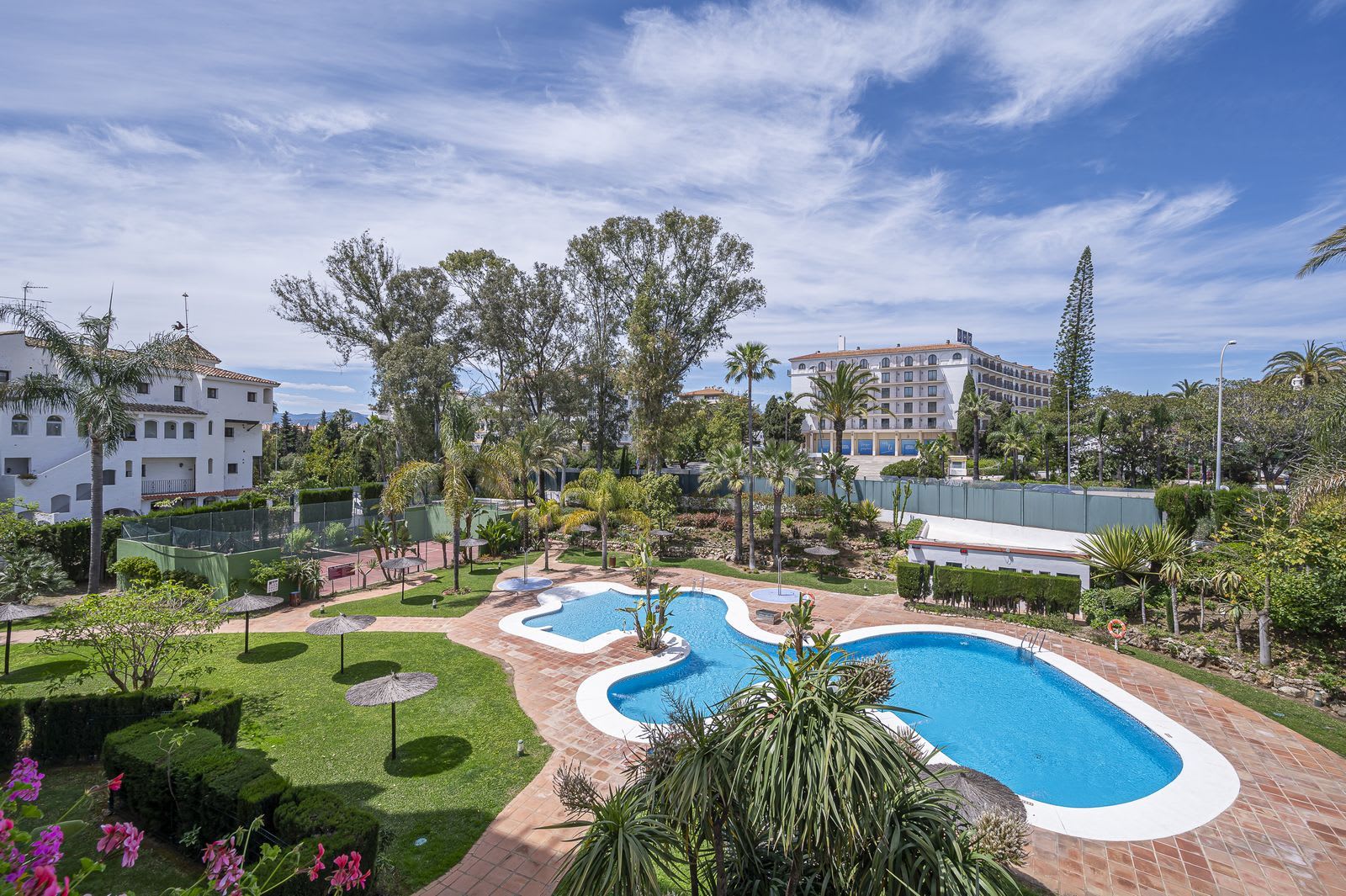 Leilighet midt i bygget til salgs i Puerto Banús, Bilde 2